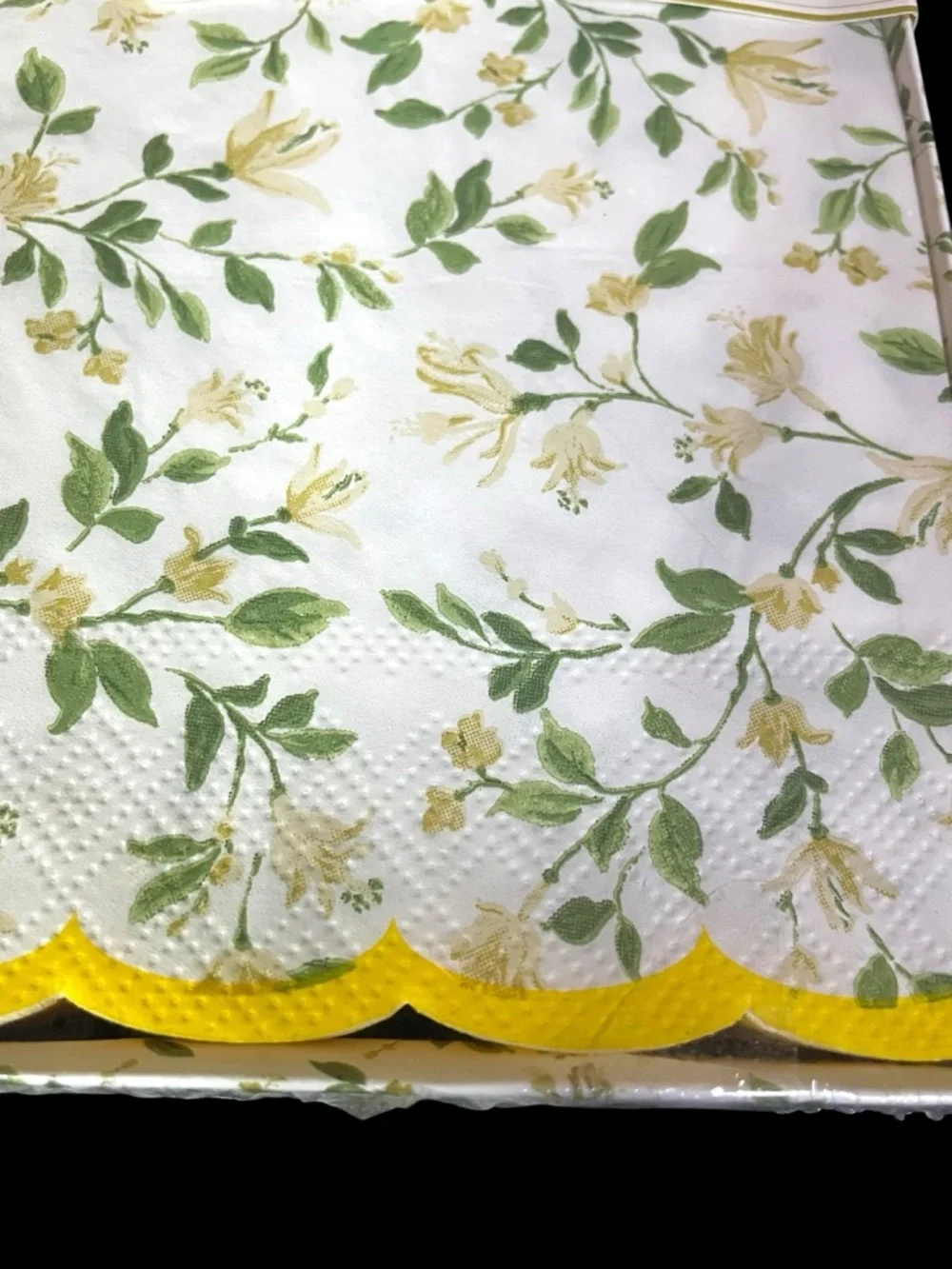 32 Guest Napkins Tan Yellow Floral Disposable Paper Meals Party Bathroom NEW NIB